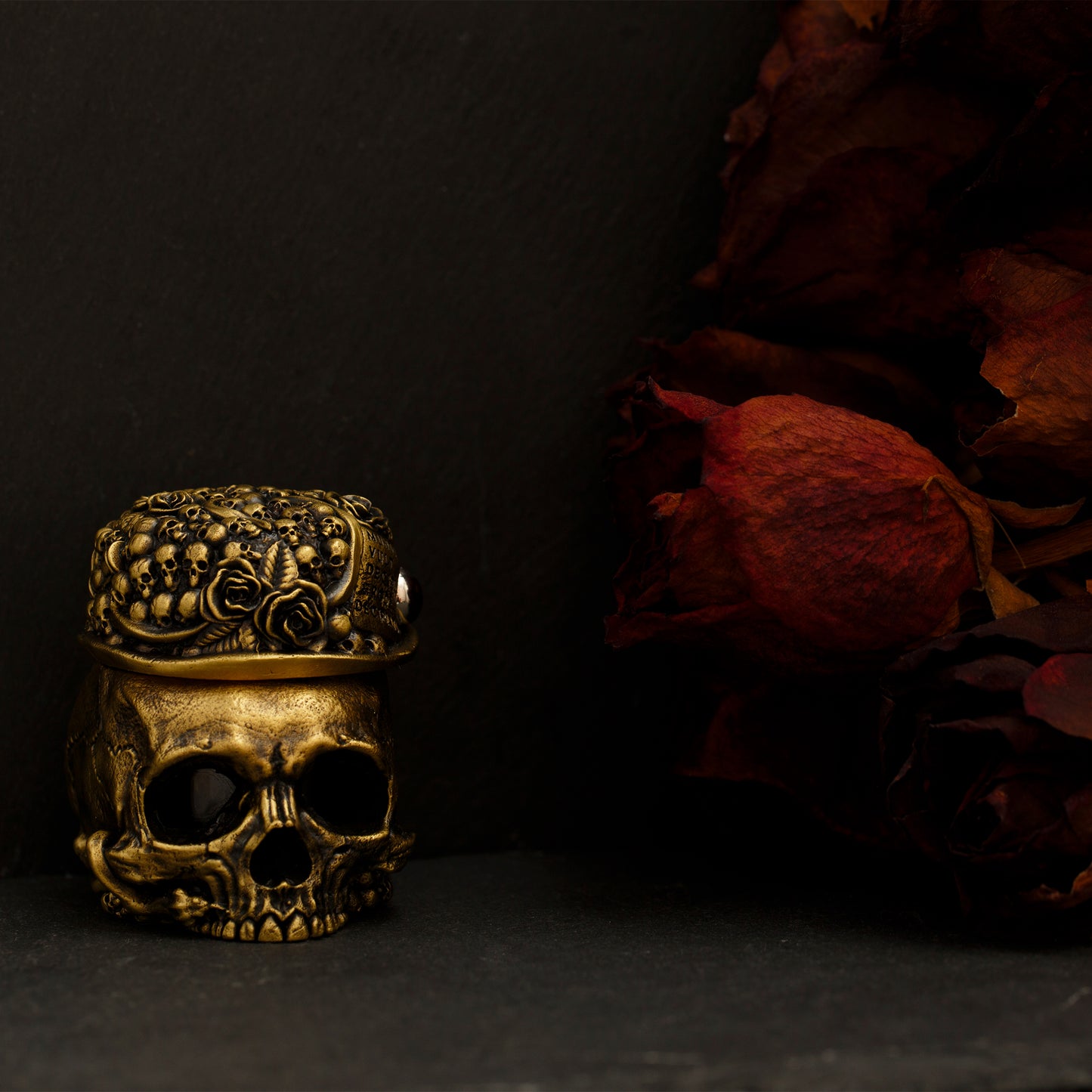''Vanitas'' mürekkep şişesi