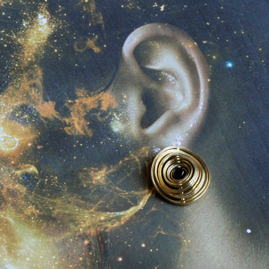 ''Gravitas'' Küpe : Bir yıldızın hikayesi