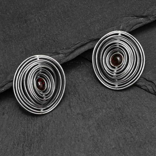 ''Gravitas'' Küpe : Bir yıldızın hikayesi