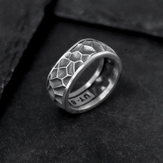 Çekiç Dövme Desenli Yüzük