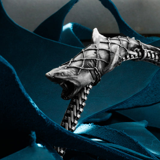 Ağdan Kaçış: Köpekbalığı