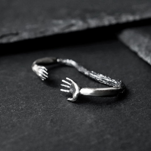 Uzanan Eller Çift Parmak Yüzük