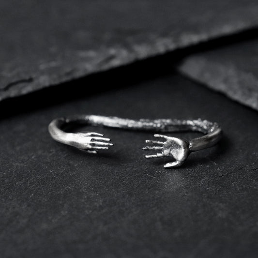 Uzanan Eller Çift Parmak Yüzük