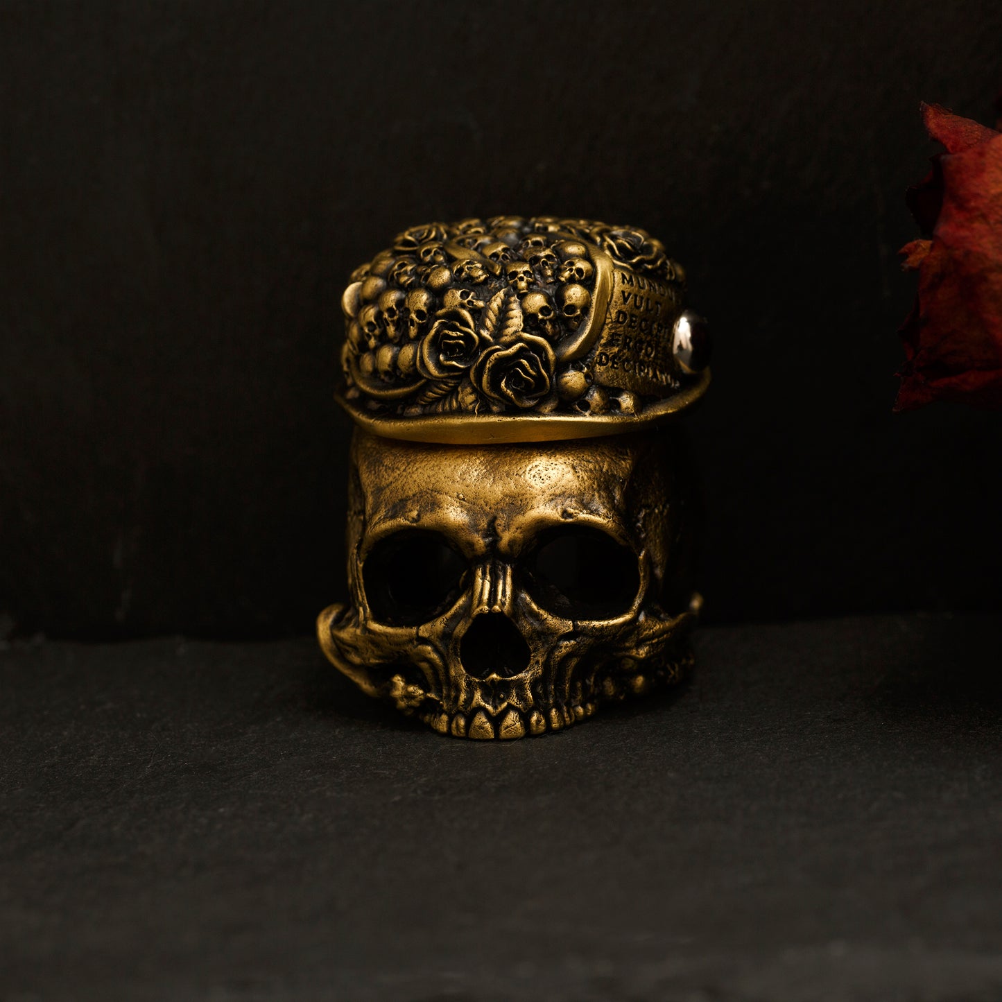 ''Vanitas'' mürekkep şişesi