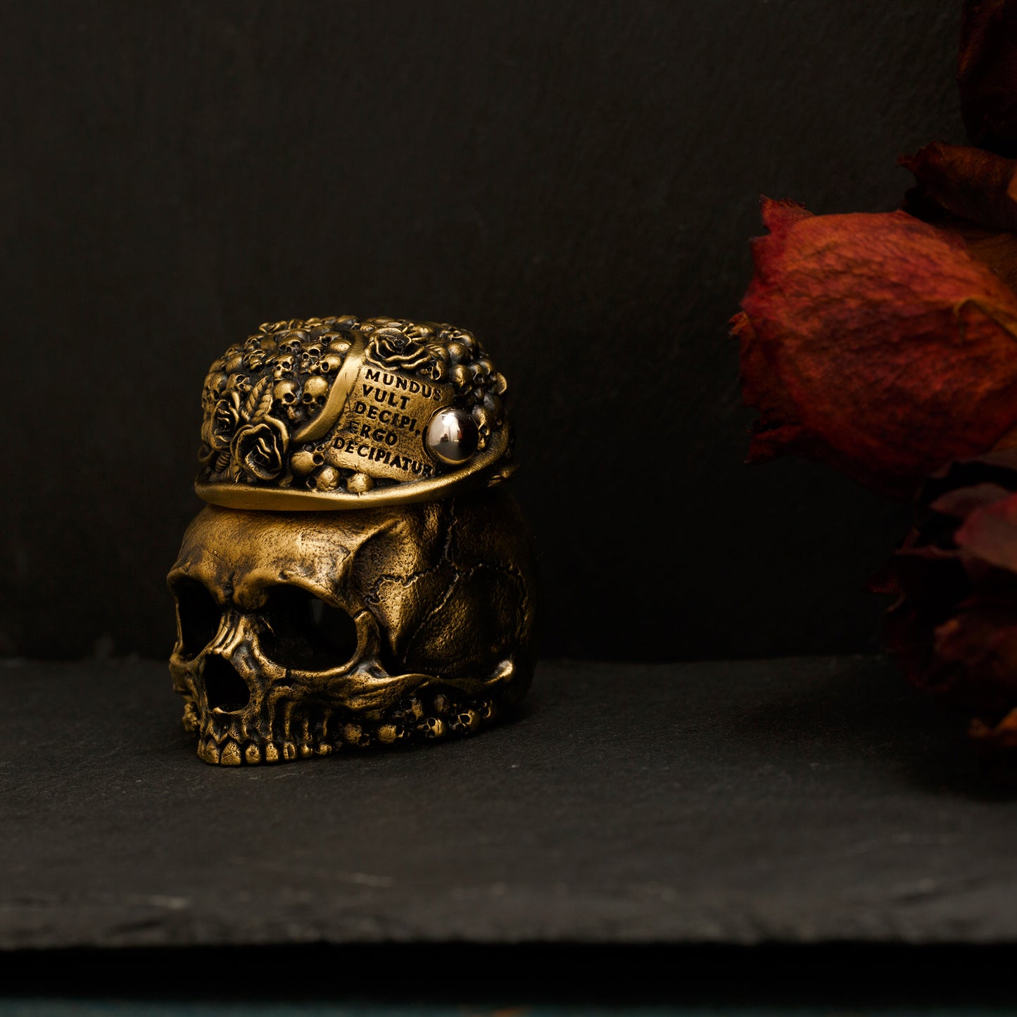 ''Vanitas'' mürekkep şişesi