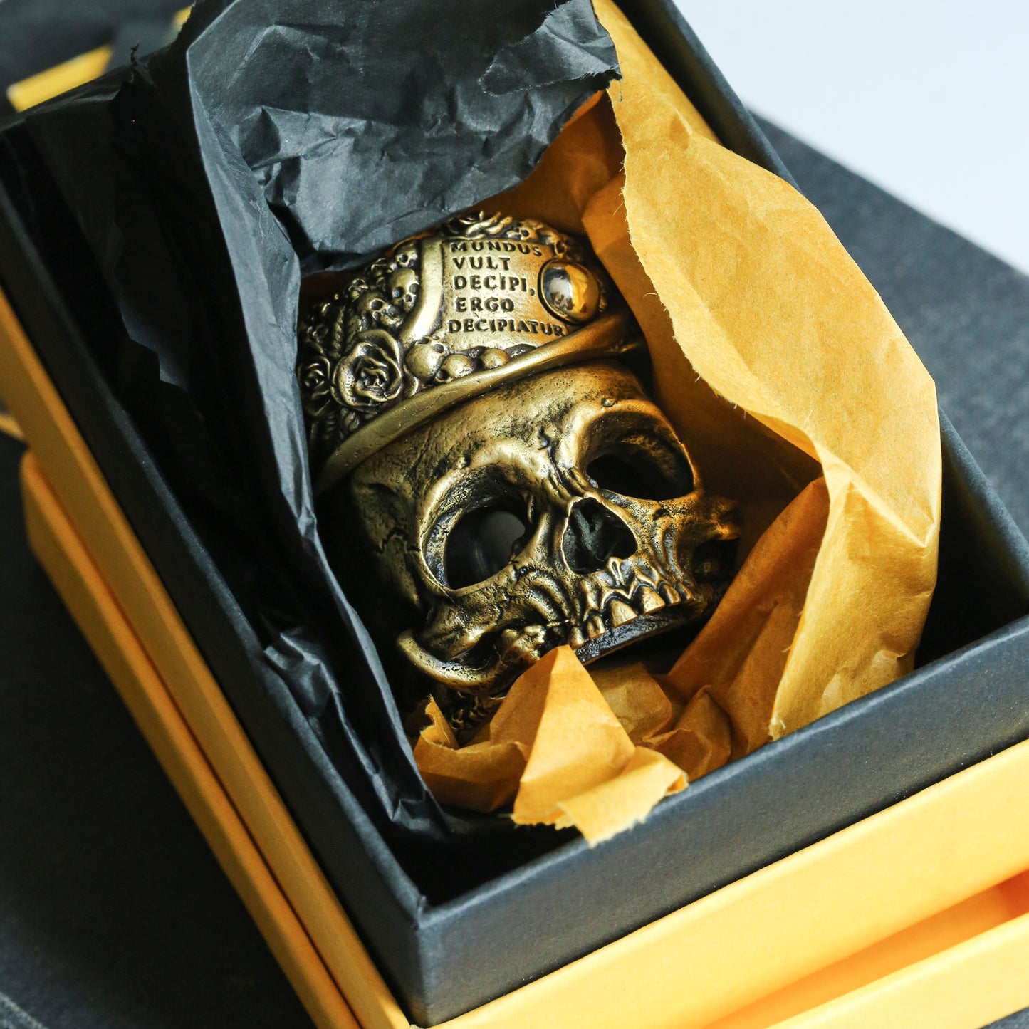 ''Vanitas'' mürekkep şişesi